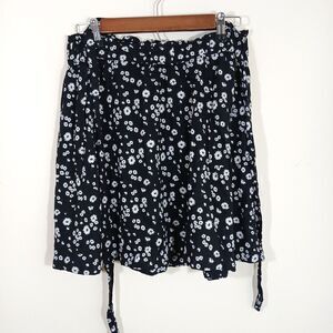 Black White Floral Belted Paper bag Mini Skirt Size Large with Pockets